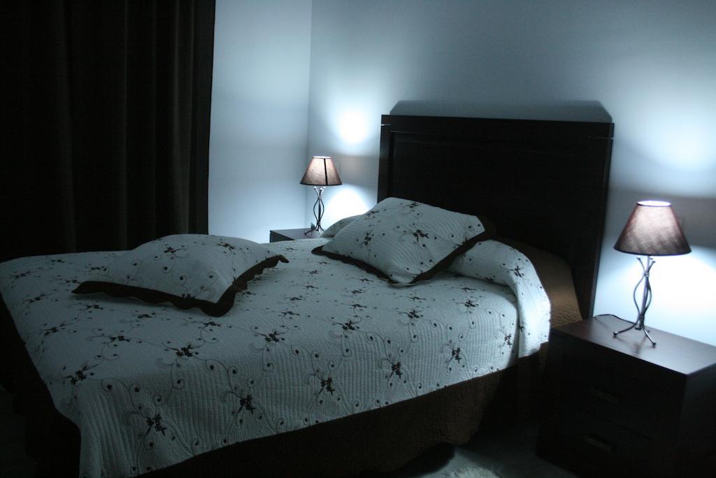 Apartamentos Turisticos Mirayuste 구아달루페 외부 사진