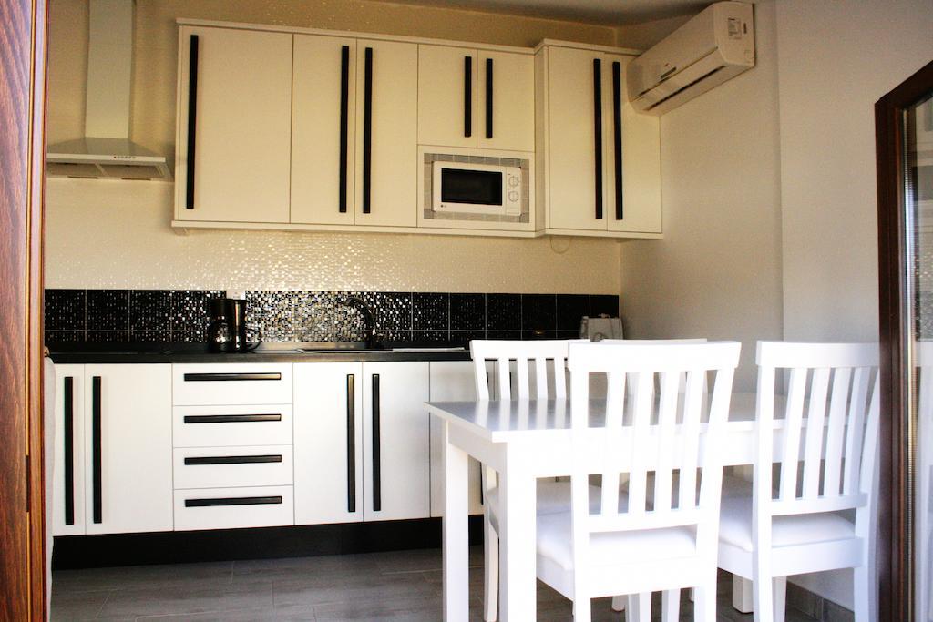 Apartamentos Turisticos Mirayuste 구아달루페 외부 사진