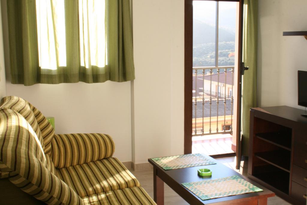 Apartamentos Turisticos Mirayuste 구아달루페 외부 사진