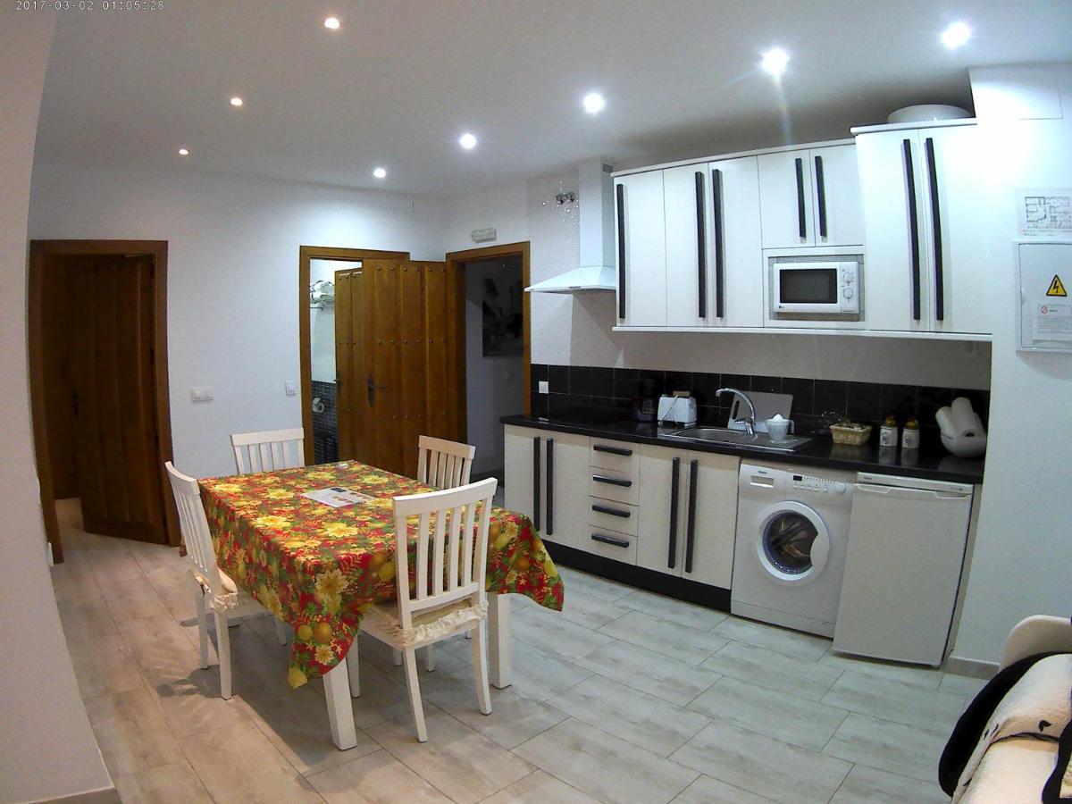 Apartamentos Turisticos Mirayuste 구아달루페 외부 사진