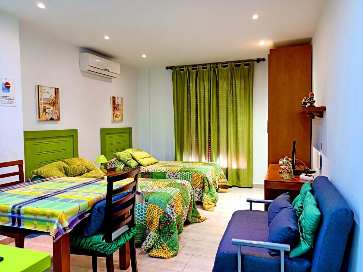 Apartamentos Turisticos Mirayuste 구아달루페 외부 사진