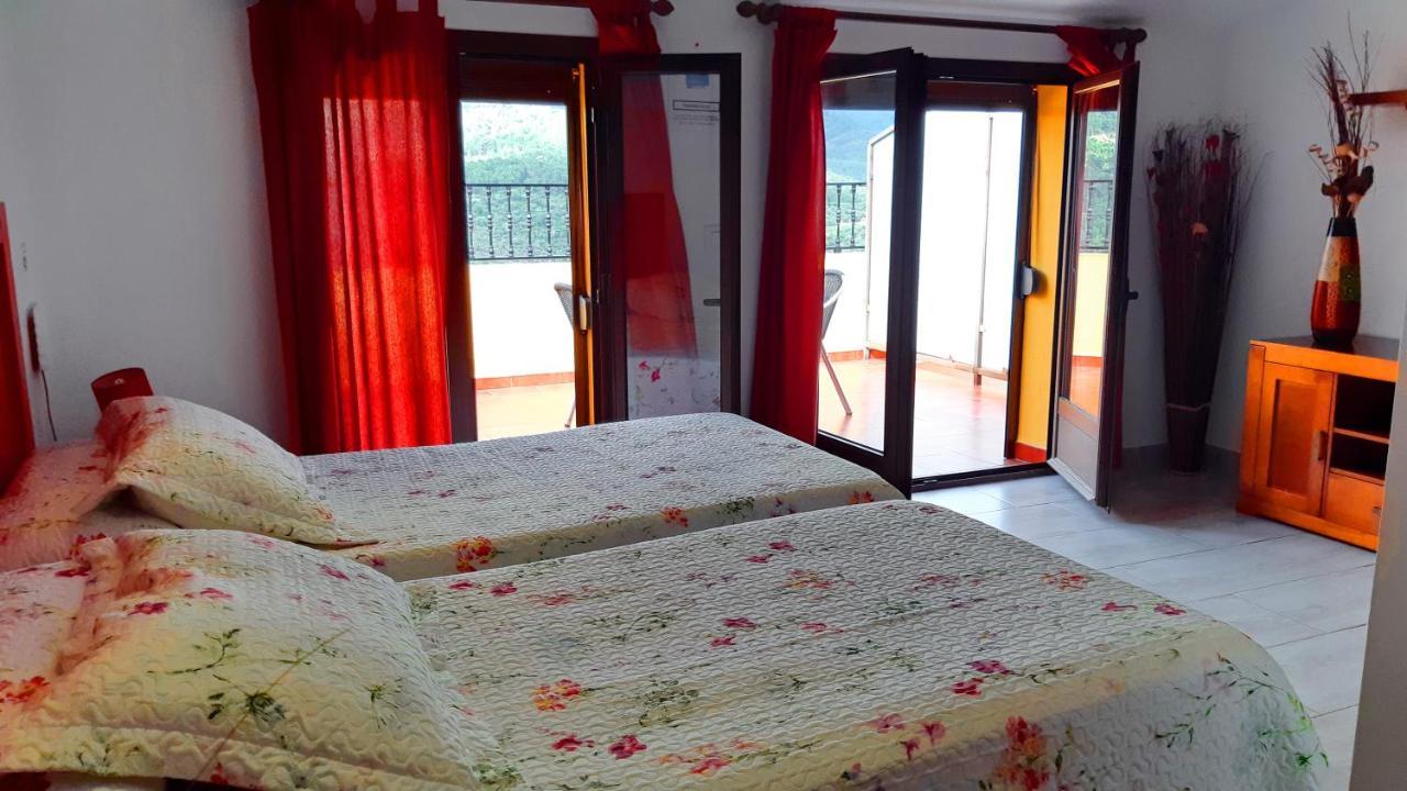 Apartamentos Turisticos Mirayuste 구아달루페 외부 사진