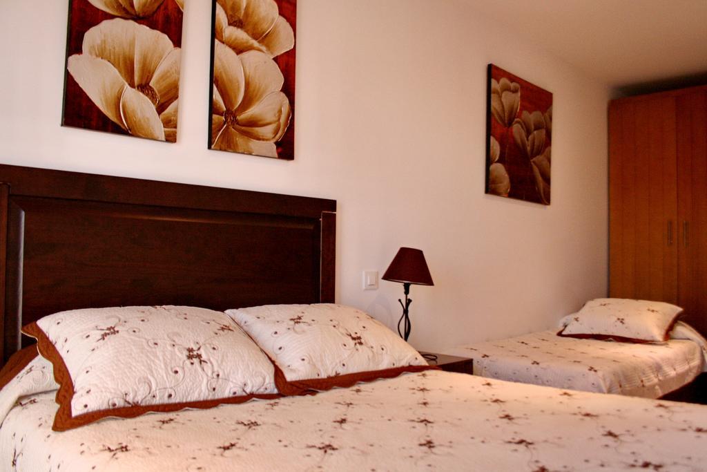 Apartamentos Turisticos Mirayuste 구아달루페 외부 사진
