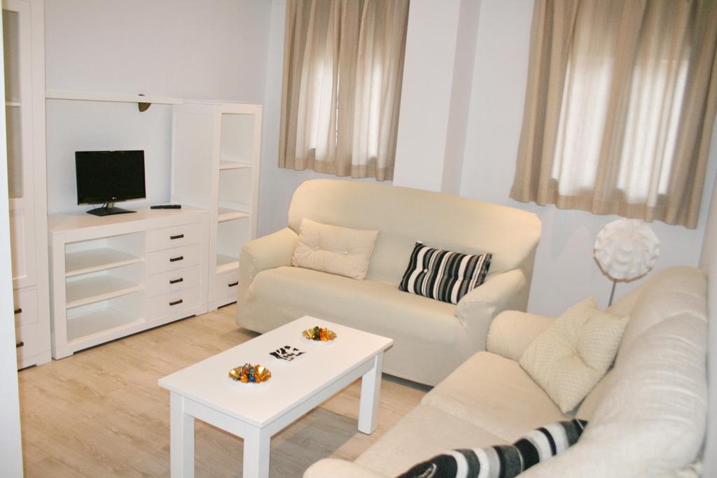 Apartamentos Turisticos Mirayuste 구아달루페 외부 사진