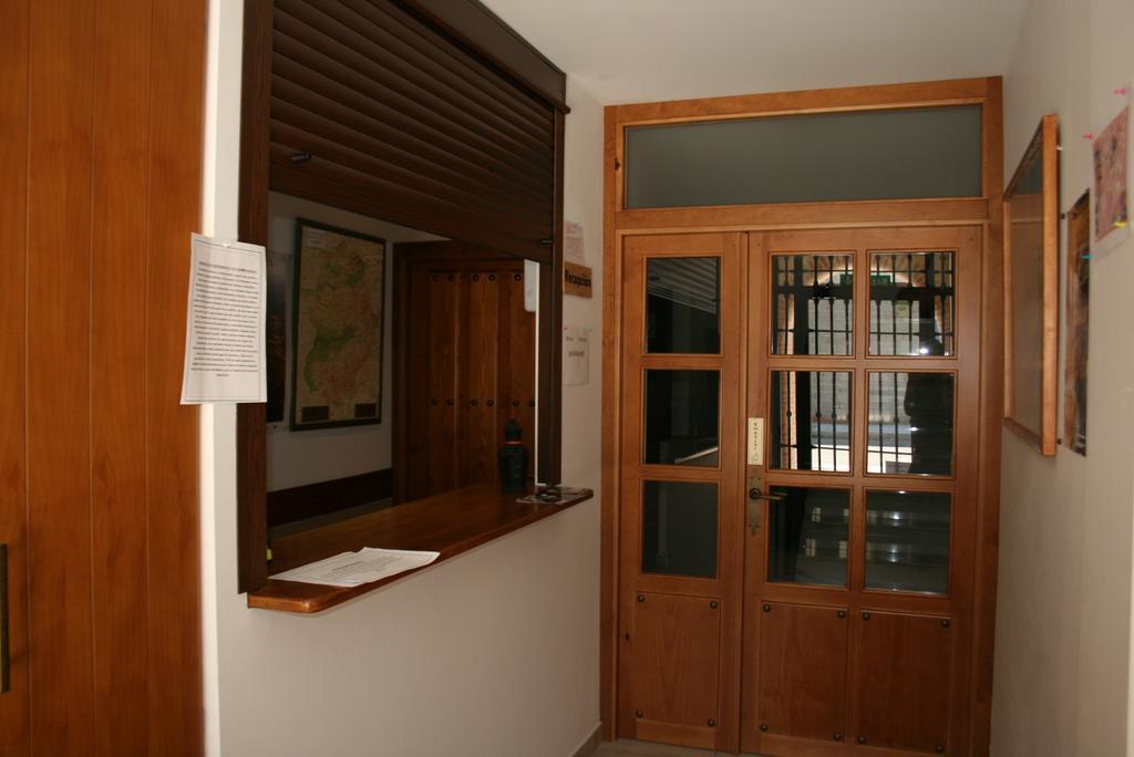 Apartamentos Turisticos Mirayuste 구아달루페 외부 사진