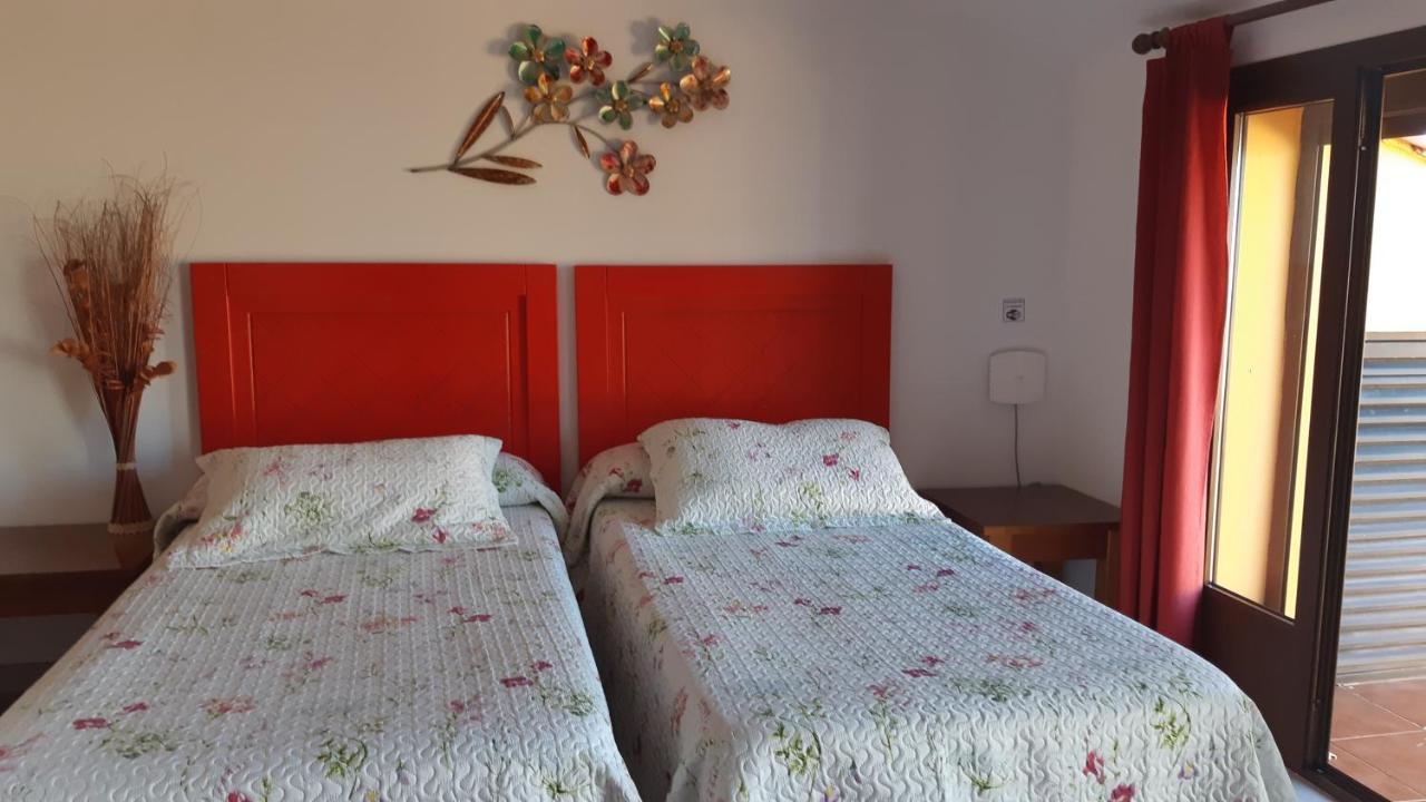 Apartamentos Turisticos Mirayuste 구아달루페 외부 사진