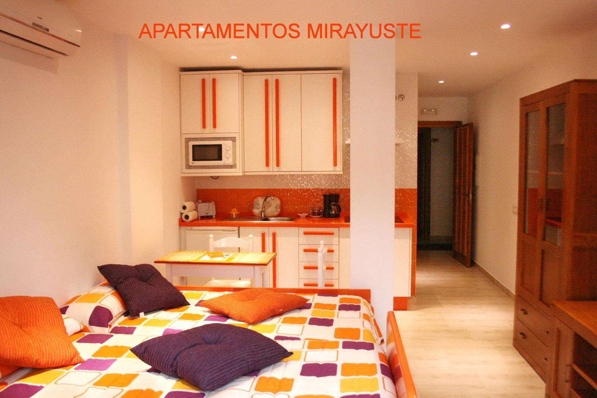 Apartamentos Turisticos Mirayuste 구아달루페 객실 사진