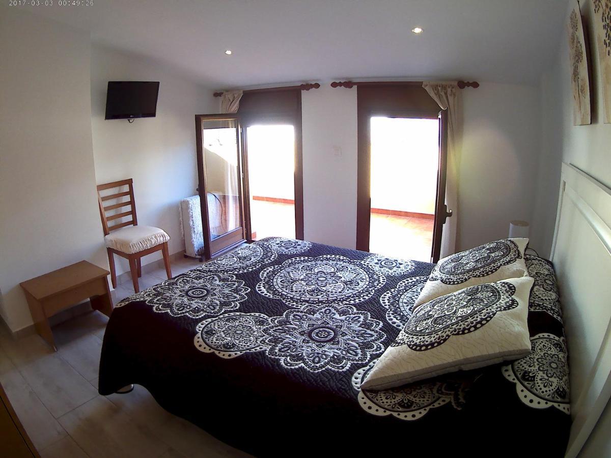 Apartamentos Turisticos Mirayuste 구아달루페 외부 사진